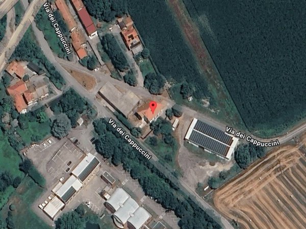 locale commerciale in vendita ad Ivrea