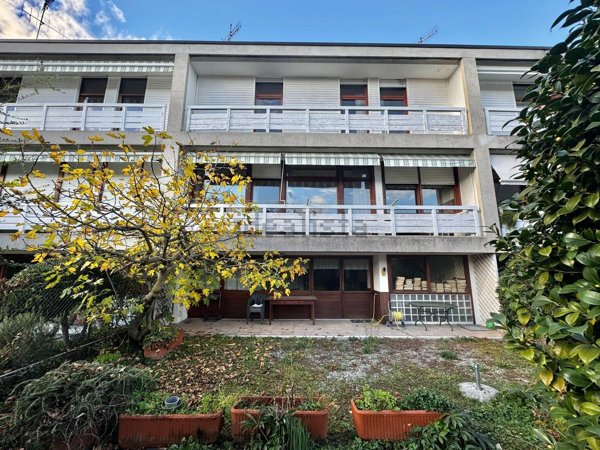 casa indipendente in vendita ad Ivrea