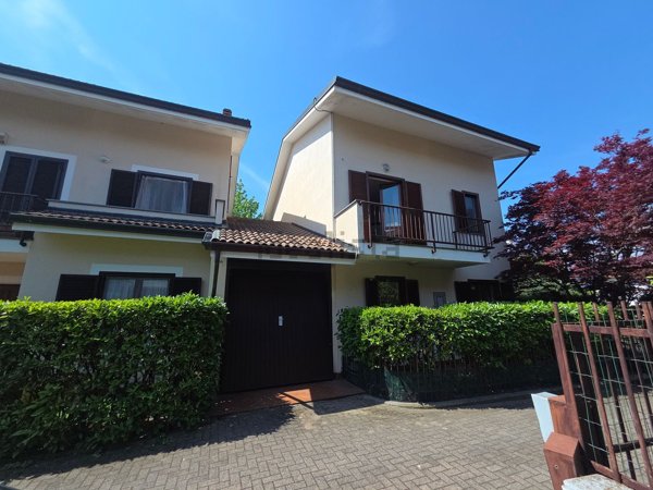 casa indipendente in vendita ad Ivrea