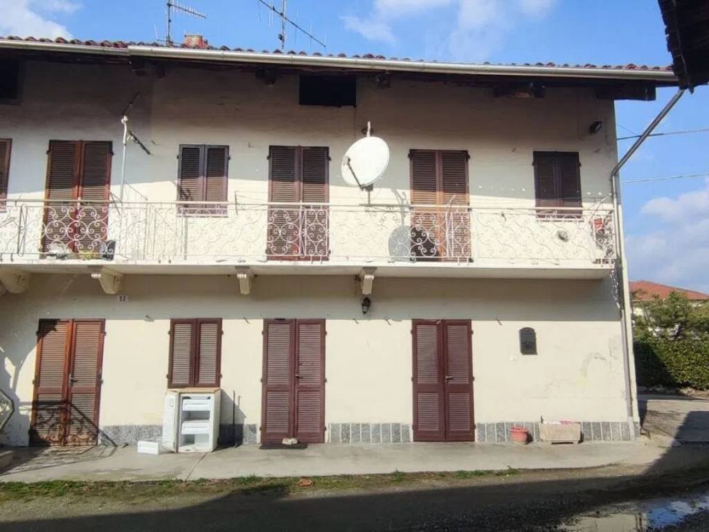 casa indipendente in vendita ad Ivrea in zona Bellavista