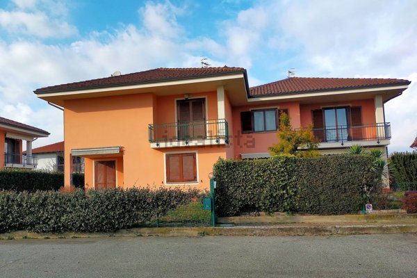 casa indipendente in vendita ad Ivrea