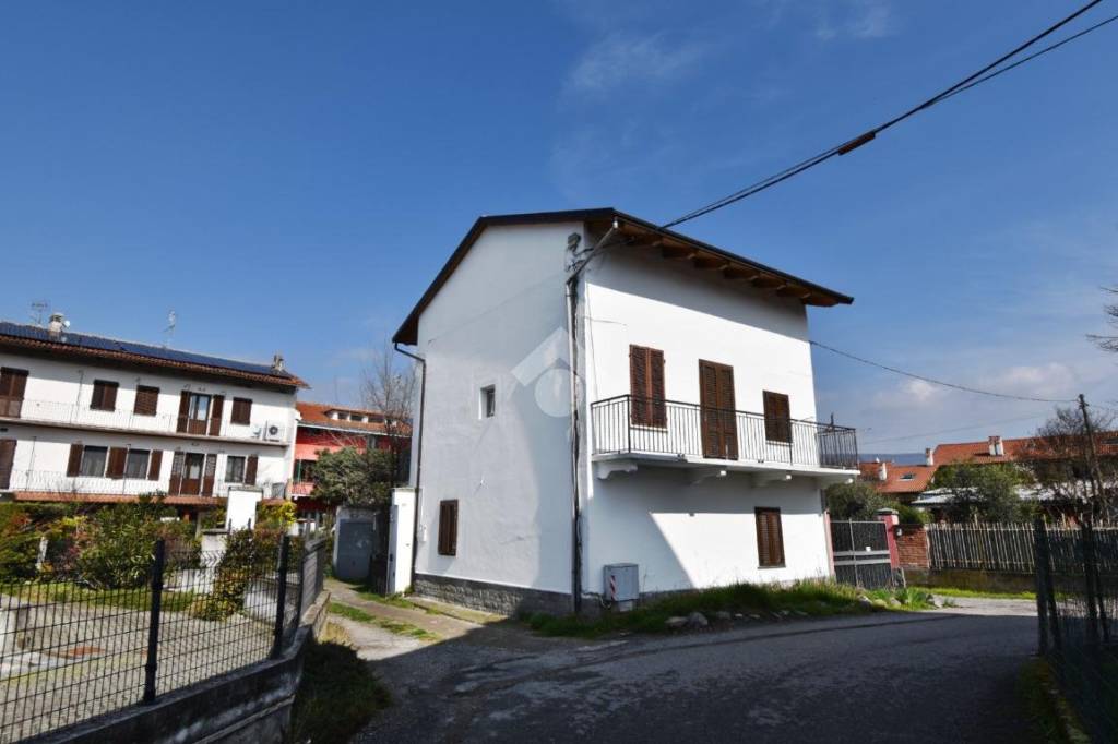 casa indipendente in vendita ad Ivrea