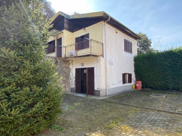casa indipendente in vendita ad Ivrea