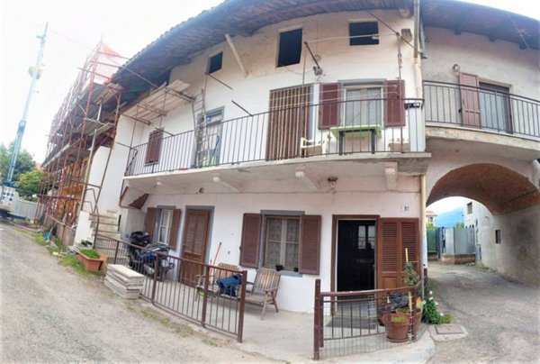 casa indipendente in vendita ad Ivrea in zona Bellavista