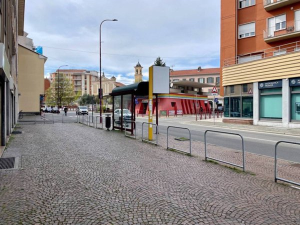 negozio in vendita ad Ivrea