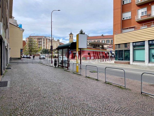 negozio in vendita ad Ivrea