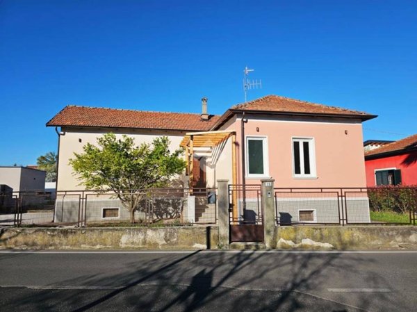 casa indipendente in vendita ad Ivrea