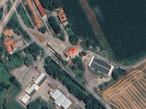 locale commerciale in vendita ad Ivrea