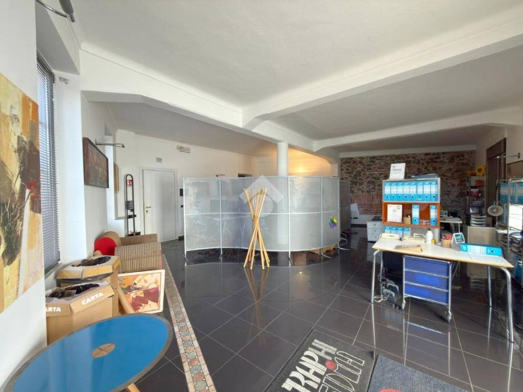 ufficio in vendita ad Ivrea