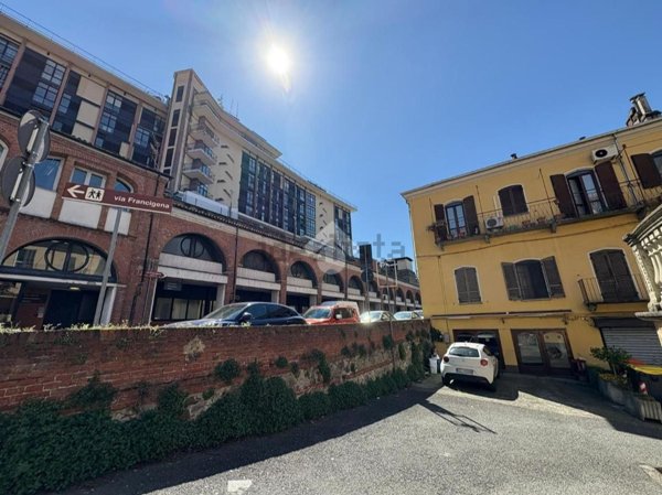 locale commerciale in vendita ad Ivrea