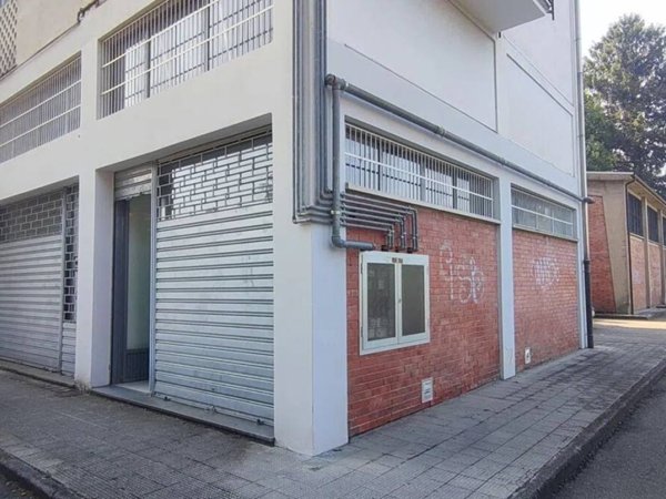 negozio in vendita ad Ivrea in zona Bellavista