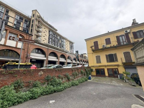 negozio in vendita ad Ivrea