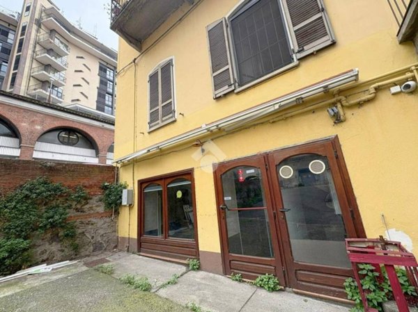 negozio in vendita ad Ivrea