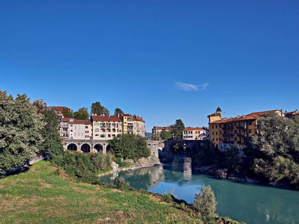 negozio in vendita ad Ivrea