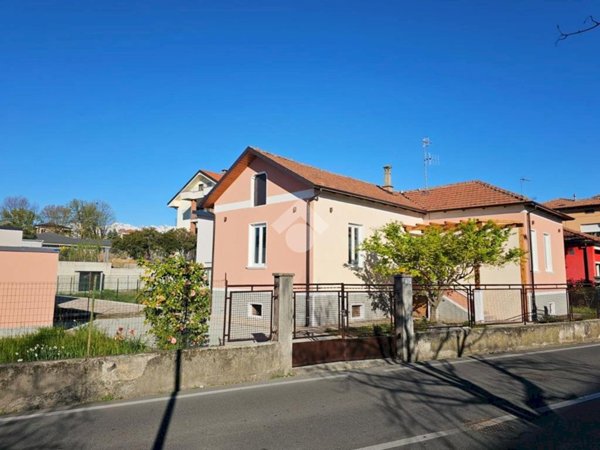 casa indipendente in vendita ad Ivrea