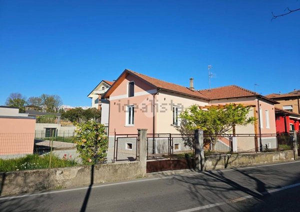casa indipendente in vendita ad Ivrea