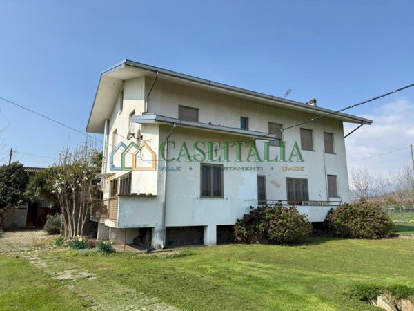 casa indipendente in vendita ad Ivrea