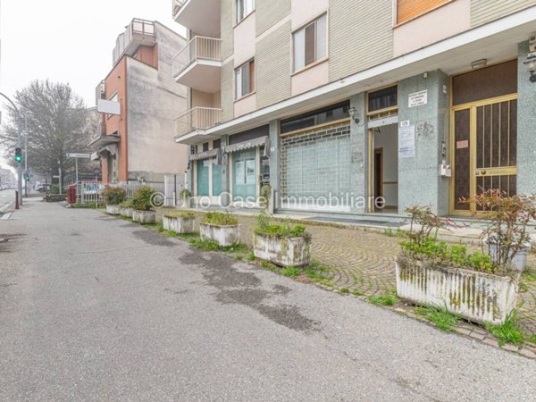 negozio in vendita ad Ivrea