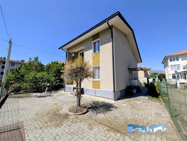 casa indipendente in vendita ad Ivrea