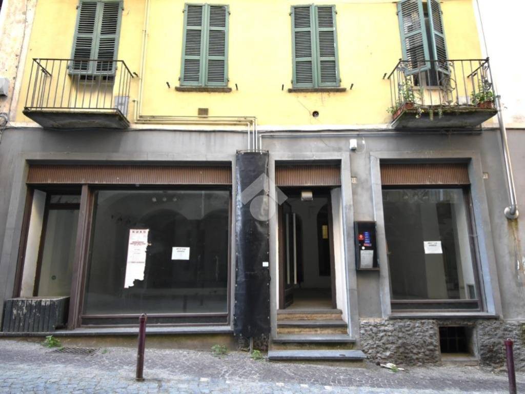 negozio in vendita ad Ivrea