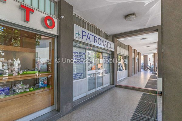 negozio in vendita ad Ivrea