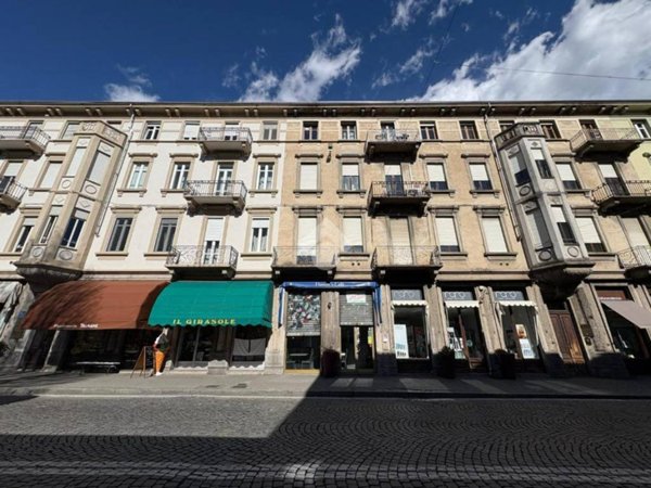 negozio in vendita ad Ivrea