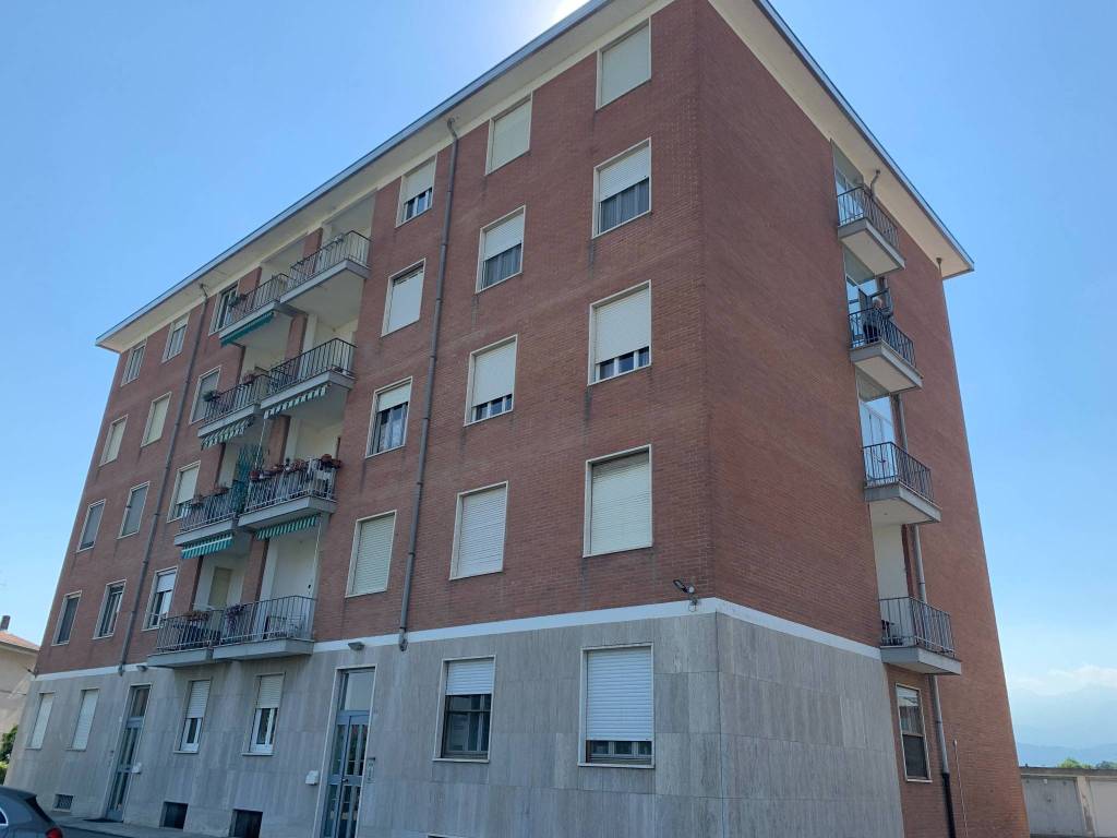 appartamento in vendita ad Ivrea in zona Torre Balfredo
