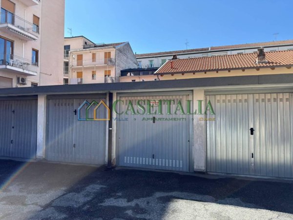 negozio in vendita ad Ivrea