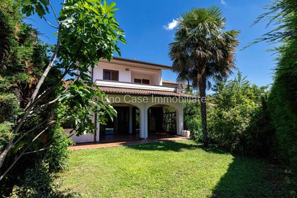 casa indipendente in vendita ad Ivrea