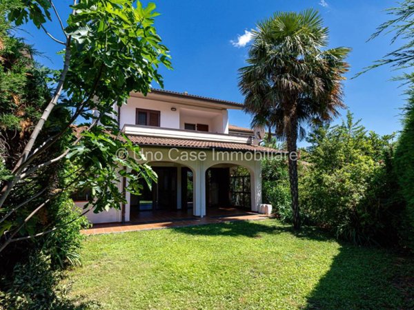 casa indipendente in vendita ad Ivrea