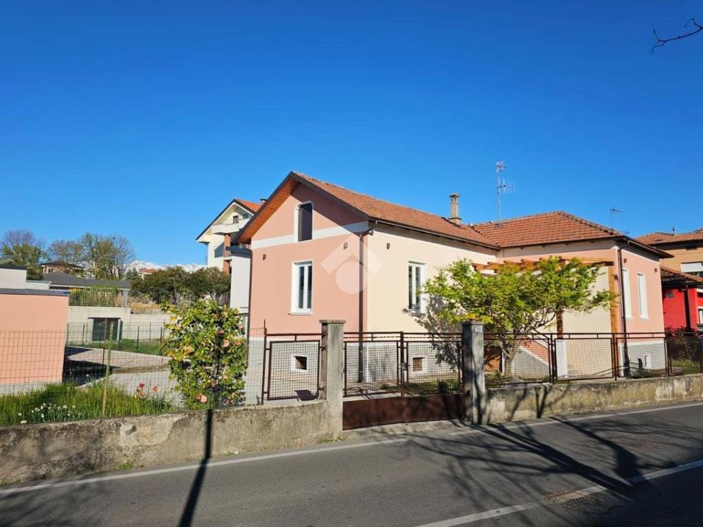 casa indipendente in vendita ad Ivrea