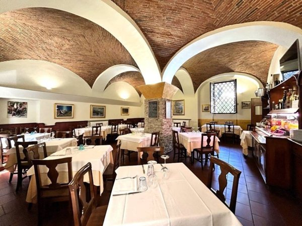 negozio in vendita ad Ivrea
