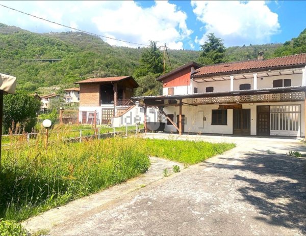 casa indipendente in vendita ad Ivrea