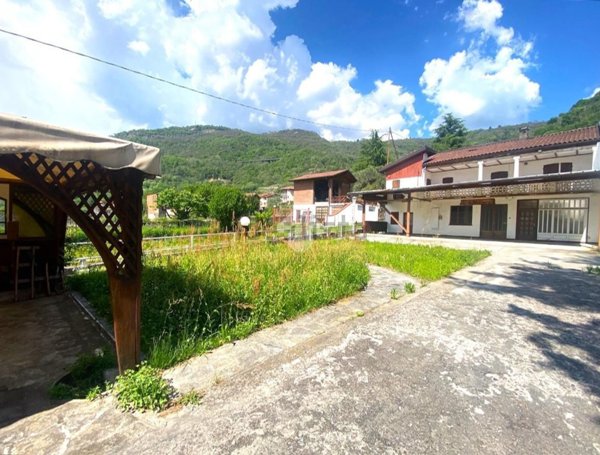 casa indipendente in vendita ad Ivrea