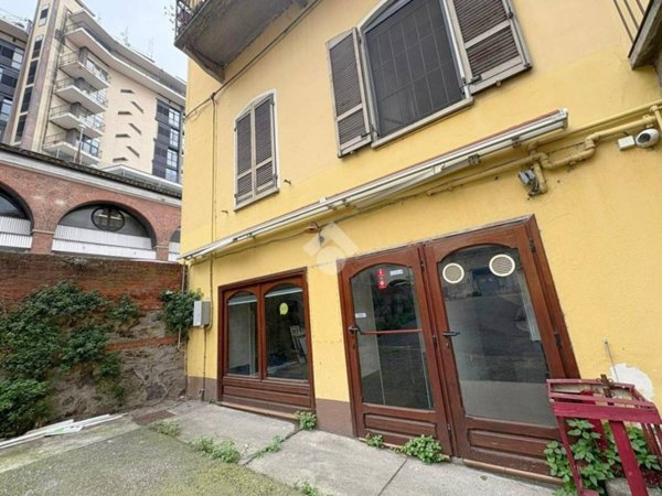 negozio in vendita ad Ivrea