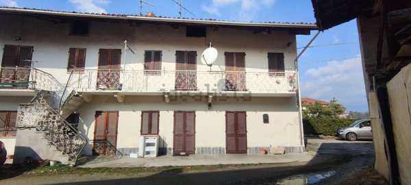 casa semindipendente in vendita ad Ivrea in zona Bellavista