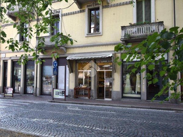 negozio in vendita ad Ivrea