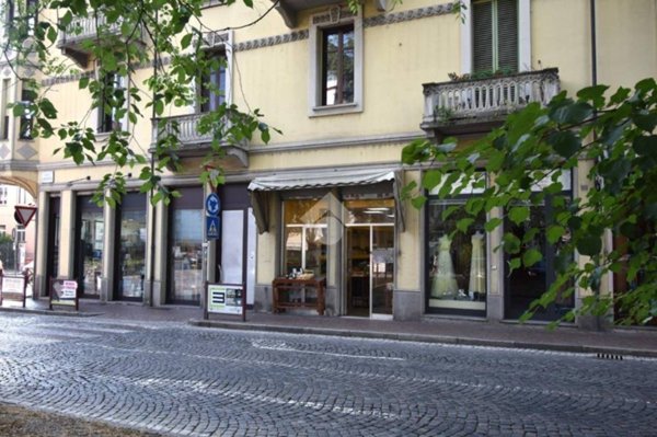 negozio in vendita ad Ivrea