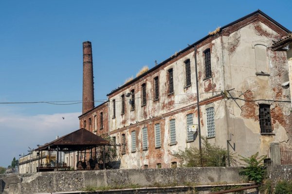 capannone in vendita ad Ivrea