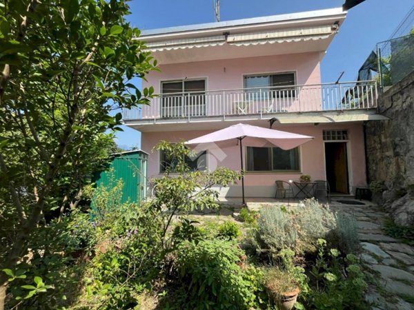casa indipendente in vendita ad Ivrea in zona Bellavista
