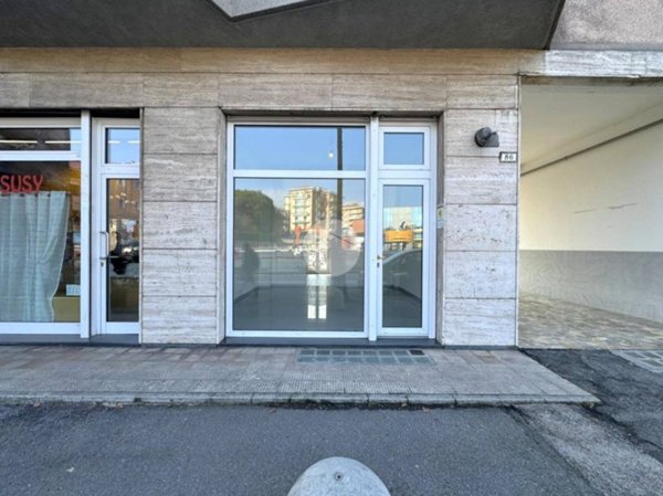 negozio in vendita ad Ivrea
