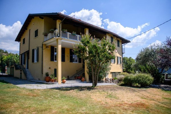 casa indipendente in vendita ad Ivrea