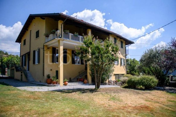 casa indipendente in vendita ad Ivrea