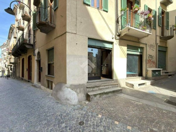 negozio in vendita ad Ivrea