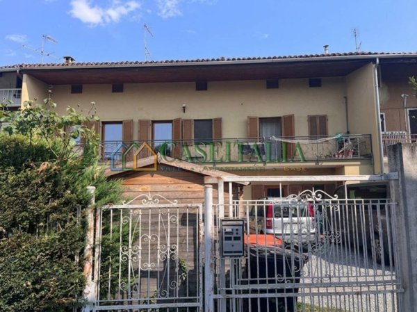 casa indipendente in vendita ad Ivrea in zona Bellavista