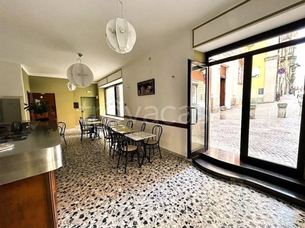 negozio in vendita ad Ivrea