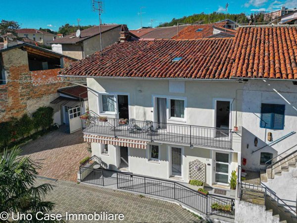 casa indipendente in vendita ad Ivrea in zona Bellavista