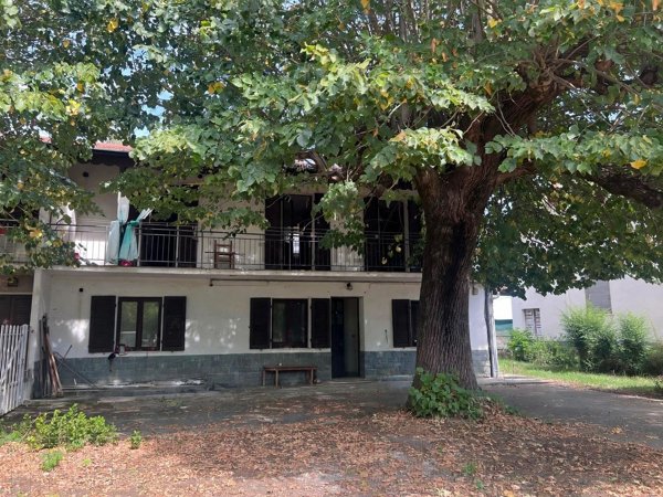 casa indipendente in vendita ad Ivrea