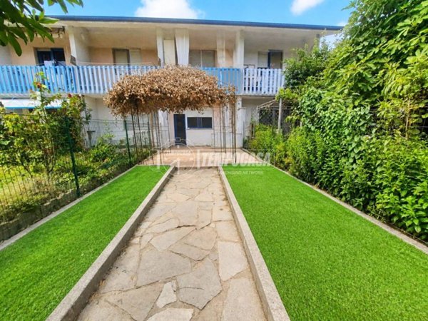 casa indipendente in vendita ad Ivrea