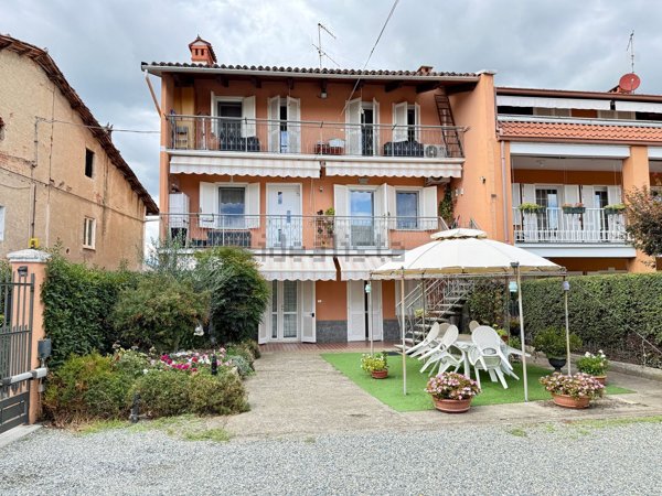 casa indipendente in vendita ad Ivrea in zona Bellavista